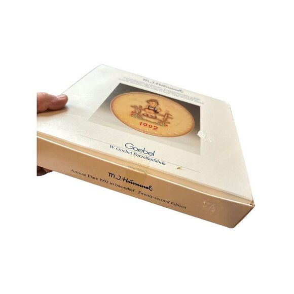 M.J. Hummel 1992 Annual Plate By Goebel - 7.5" Porcelain Collector's Edition - Picture 7 of 8